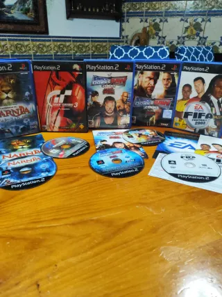 Lote 5 giochi PS2: Narnia, Gran Turismo 3, WWE, FIFA