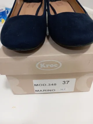 Zapatos de tacón azul marino con perlas. T.37