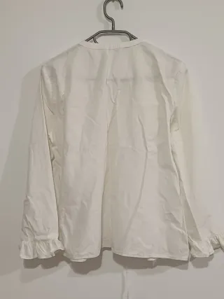 Blusa blanca escote acordonado