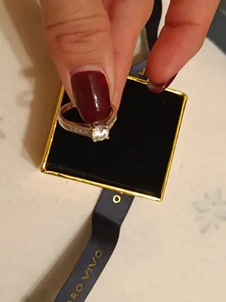 Anillo de plata con circonitas