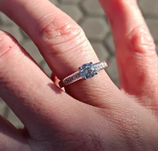 Anillo de plata con circonitas