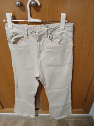 Vaqueros Stradivarius Talla 38 Beige