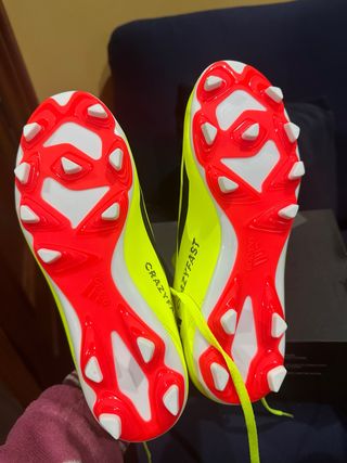 Botas de fútbol Adidas numero 38 a estrenar y caja