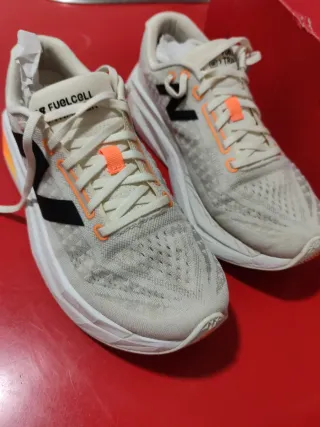 Zapatillas New Balance Supercomp Trainer Beige/Nar