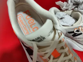 Zapatillas New Balance Supercomp Trainer Beige/Nar