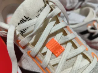 Zapatillas New Balance Supercomp Trainer Beige/Nar