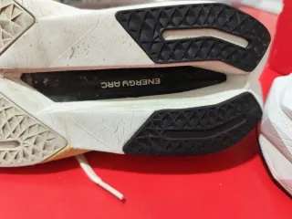 Zapatillas New Balance Supercomp Trainer Beige/Nar