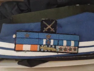 Lotto medaglie e nastrini militari