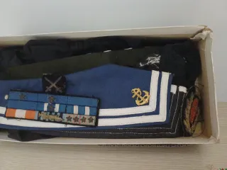 Lotto medaglie e nastrini militari