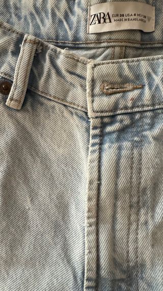 Vaqueros cortos desgastados