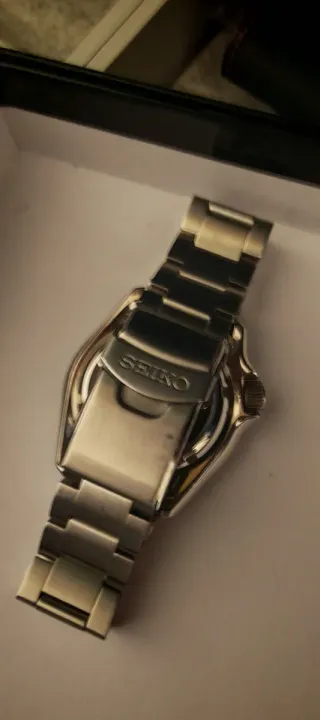 Reloj Seiko 5 Sport Automático Negro y Plateado