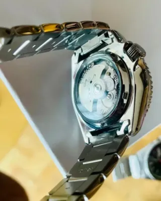 Reloj Seiko 5 Sport Automático Negro y Plateado