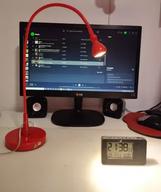 Flexo moderno LED Rojo Flexible Ikea.