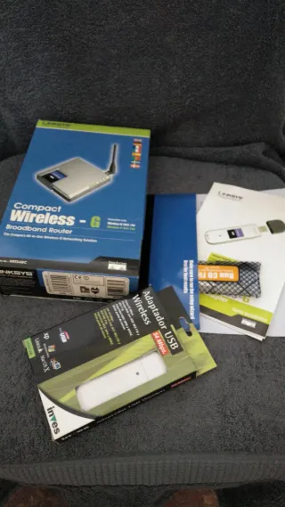 Router Linksys y 2 Adaptadores USB Wireless