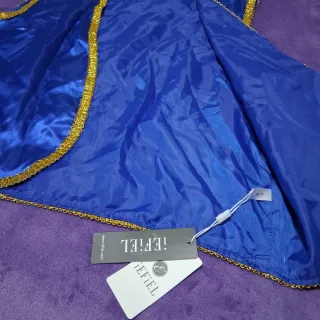 Chaleco azul con detalles dorados