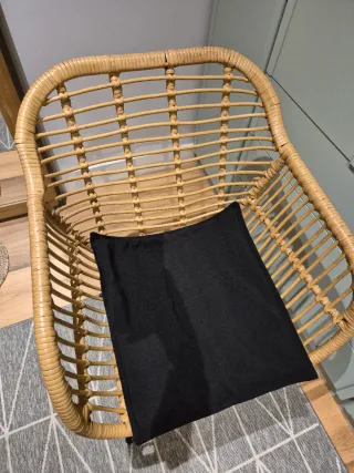 Silla de mimbre y acero negro