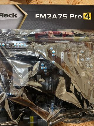 Placa base ASRock FM2A75 Pro4