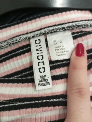 Camiseta de rayas rosa y negra