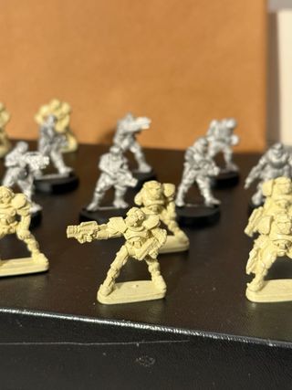 17 Figuras Warhammer Metal