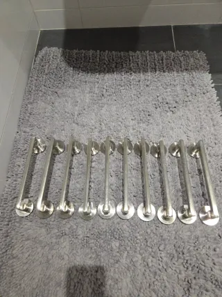 10 pomos de puerta plateados