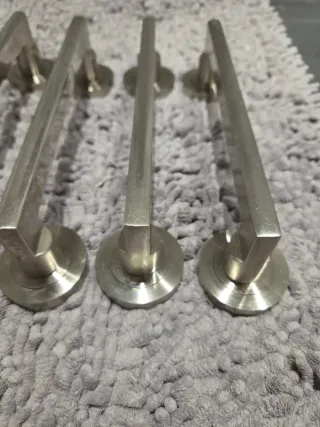 10 pomos de puerta plateados