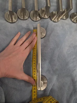 10 pomos de puerta plateados