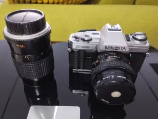 Cámara minolta Analógica Plata y Negra