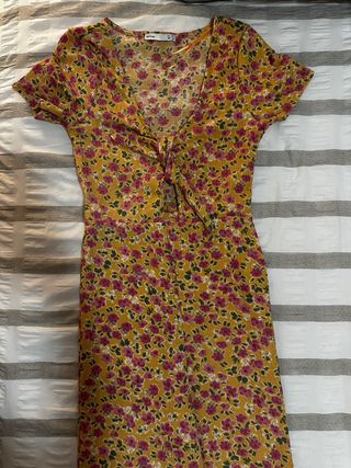 Mono floral amarillo y rosa