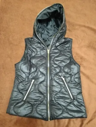 Chaleco acolchado con capucha, talla M/L