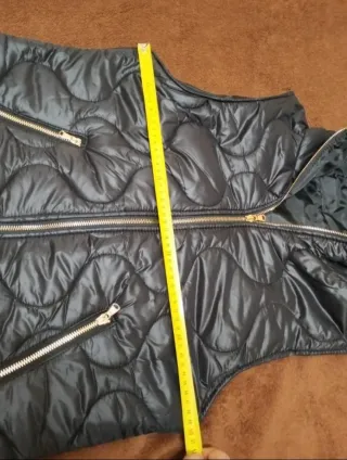 Chaleco acolchado con capucha, talla M/L