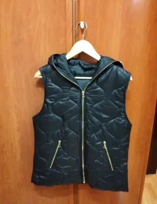 Chaleco acolchado con capucha, talla M/L