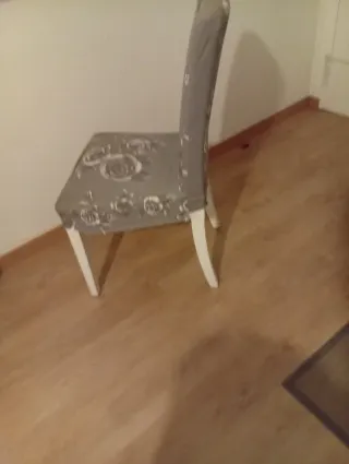 Silla de comedor con estampado floral