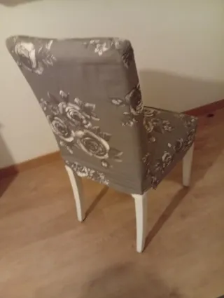 Silla de comedor con estampado floral