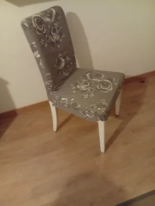 Silla de comedor con estampado floral