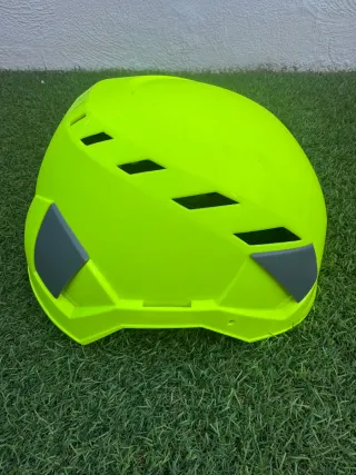 Casco Singing Rock Flash Aero. Talla 53-63 cm.