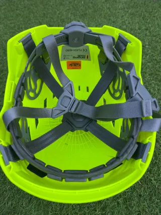 Casco Singing Rock Flash Aero. Talla 53-63 cm.