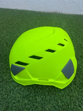 Casco Singing Rock Flash Aero. Talla 53-63 cm.