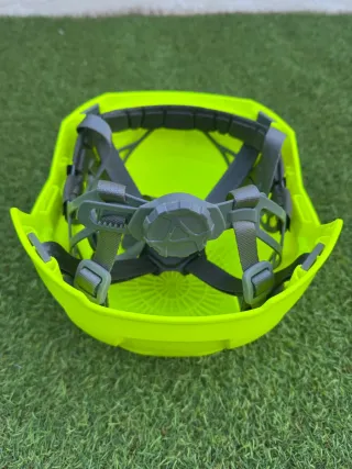 Casco Singing Rock Flash Aero. Talla 53-63 cm.