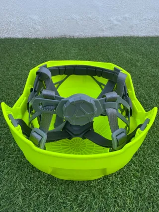 Casco Singing Rock Flash Aero. Talla 53-63 cm.