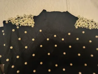 Jersey negro con perlas