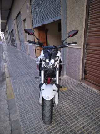 Benelli TNT 125cc Naked .