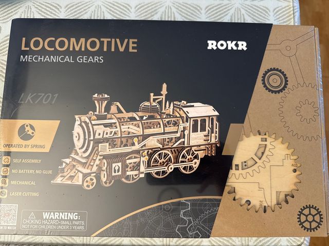 Maquete de Locomotiva Mecânica ROKR LK701