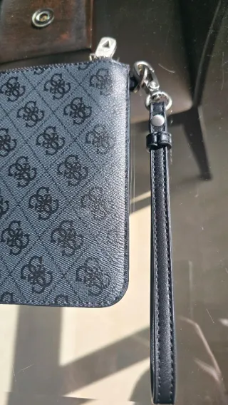 Guess Milano Smart Clutch Negro