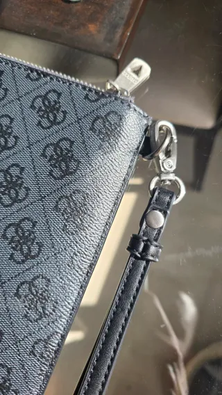 Guess Milano Smart Clutch Negro