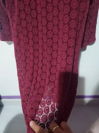 Vestido 5 y 6 años color vino de encaje con forro