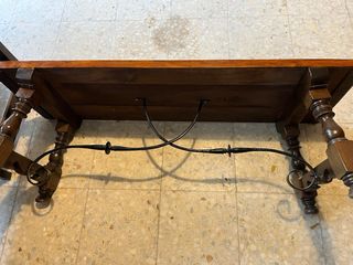 Mesa de madera y metal