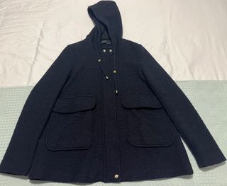 Abrigo Zara azul marino con capucha