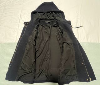 Abrigo Zara azul marino con capucha
