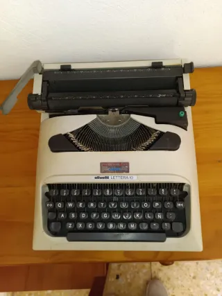 Máquina de Escribir Olivetti Lettera 10