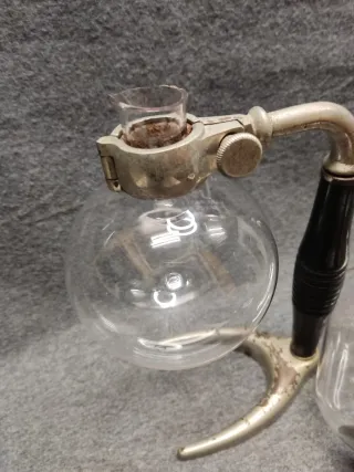 Antigua cafetera de bola Cona